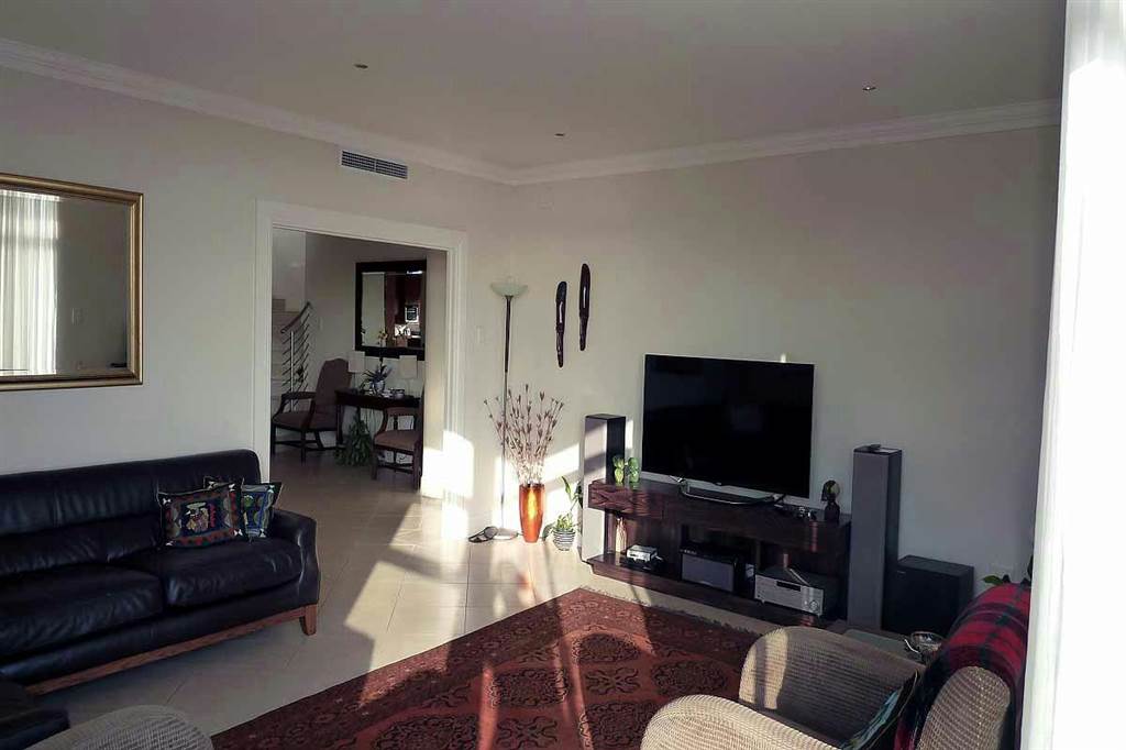 4 Bed Apartment in La Lucia photo number 19