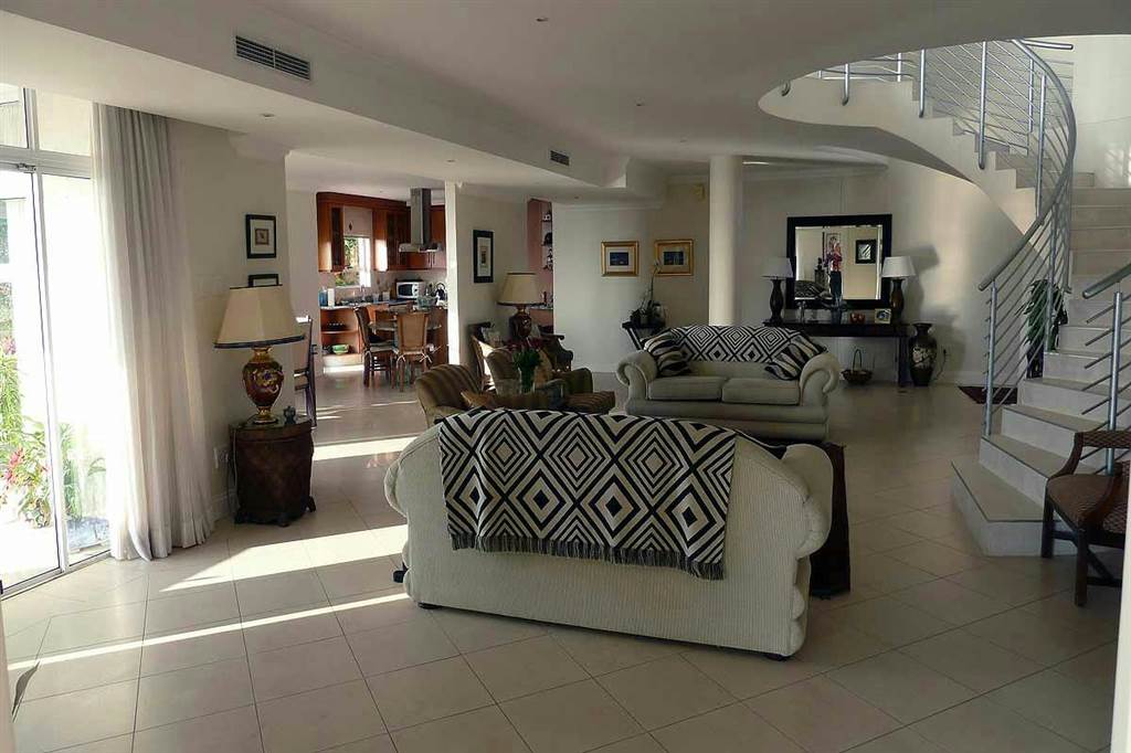 4 Bed Apartment in La Lucia photo number 17