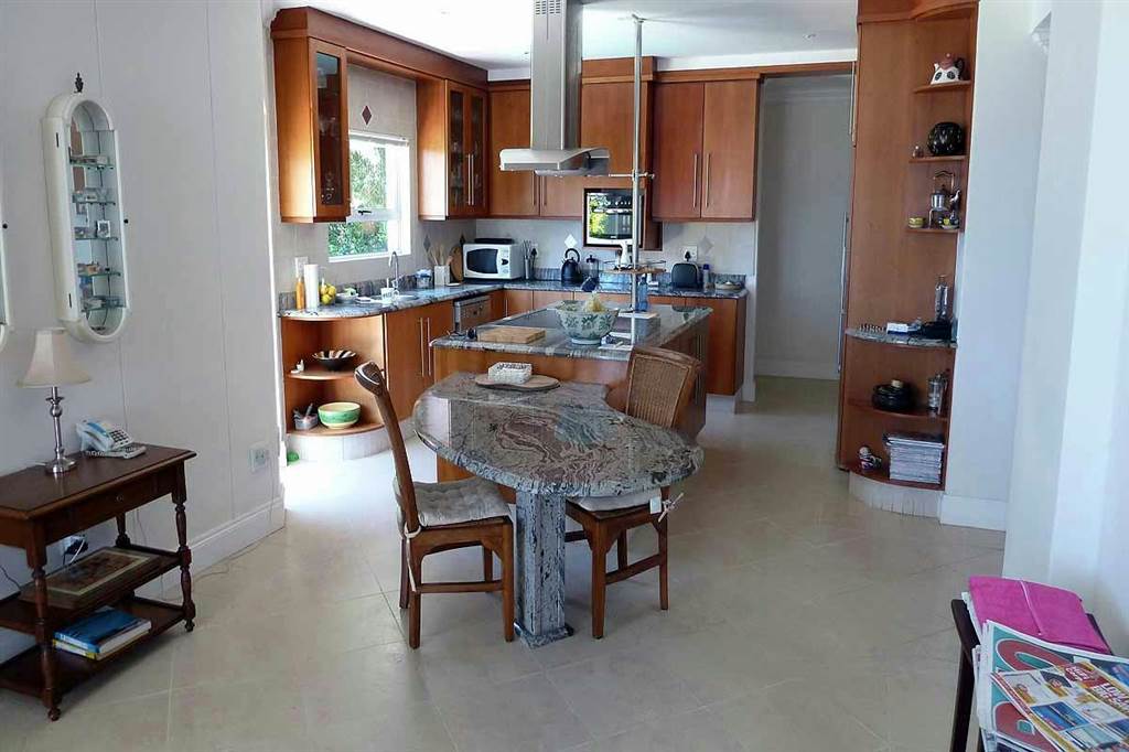 4 Bed Apartment in La Lucia photo number 27