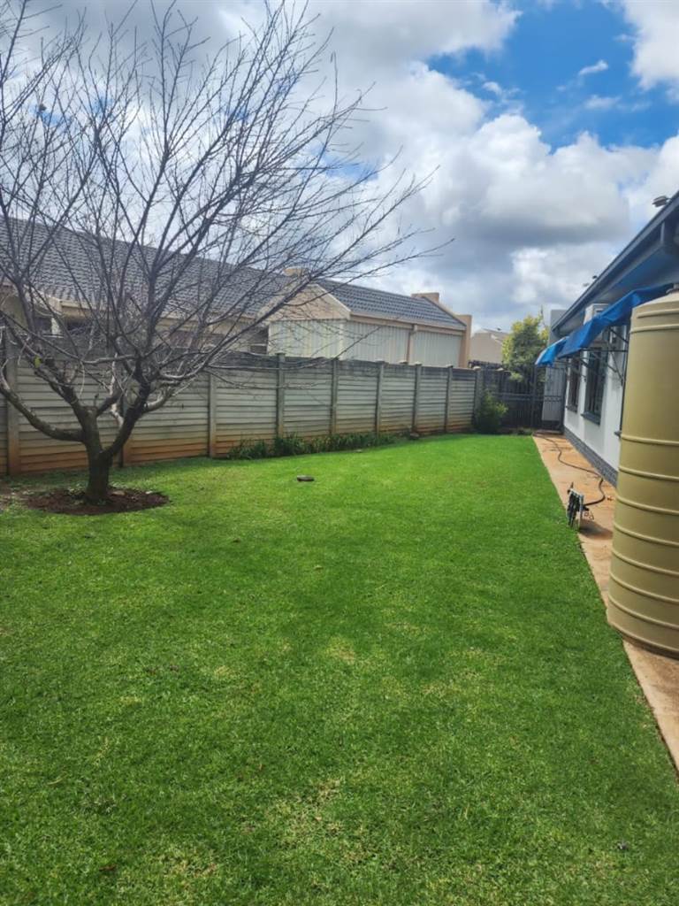 2 Bed Townhouse in Ventersdorp photo number 19