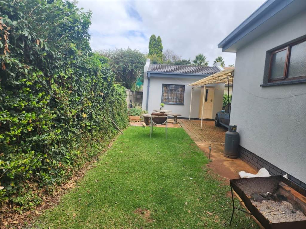 2 Bed Townhouse in Ventersdorp photo number 21
