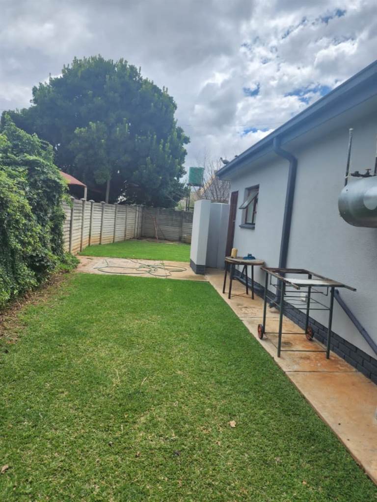 2 Bed Townhouse in Ventersdorp photo number 20