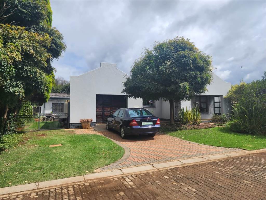2 Bed Townhouse in Ventersdorp photo number 1