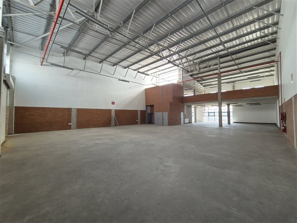 692  m² Industrial space