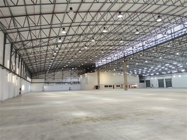 9 000  m² Industrial space