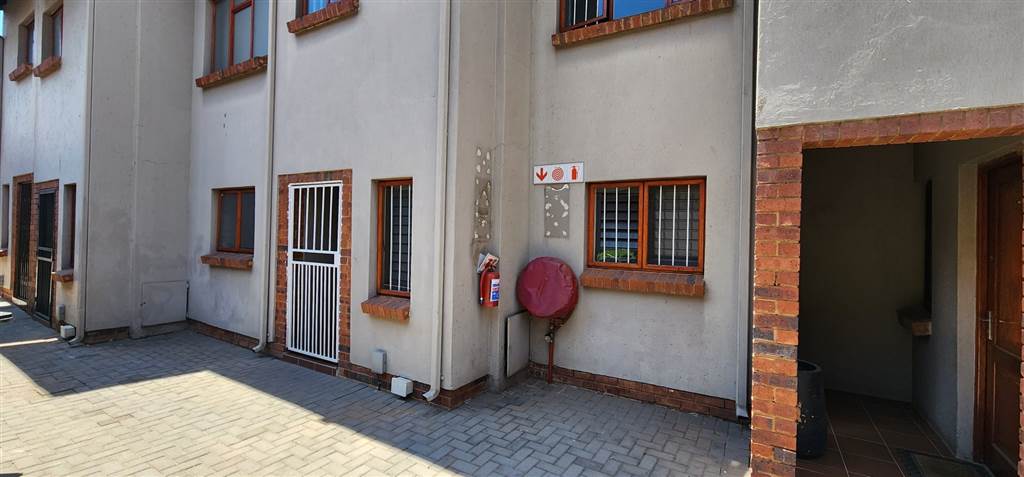 2 Bed Townhouse in Meyersdal photo number 3