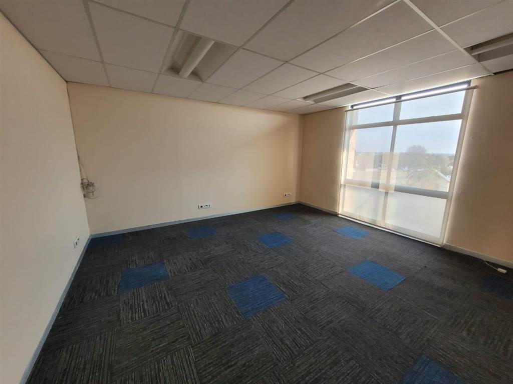 168  m² Commercial space in Glen Marais photo number 21