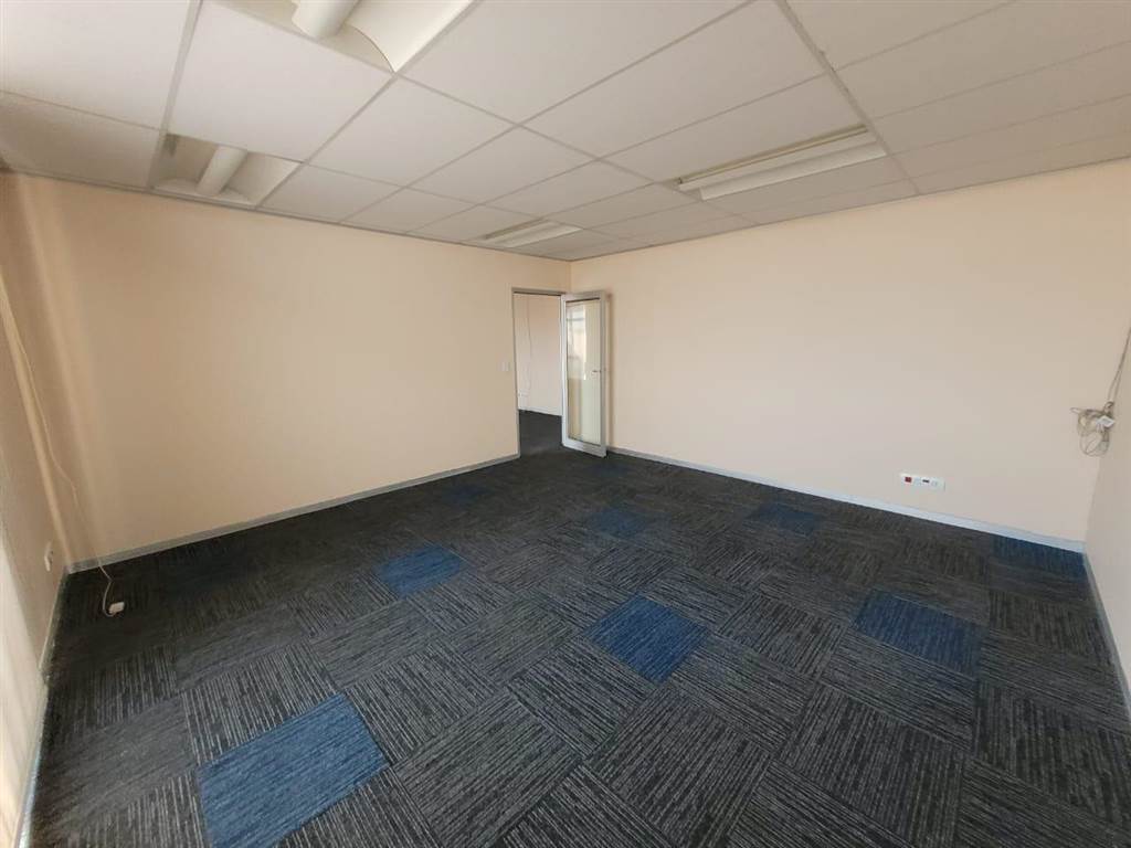 168  m² Commercial space in Glen Marais photo number 19