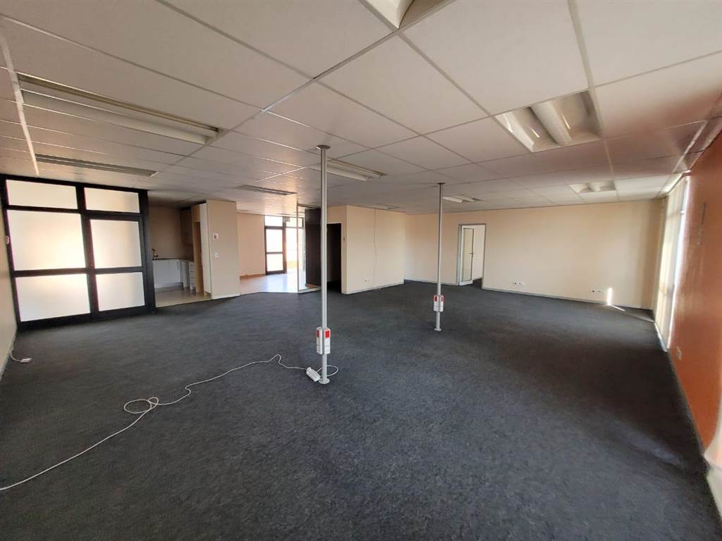 168  m² Commercial space in Glen Marais photo number 12