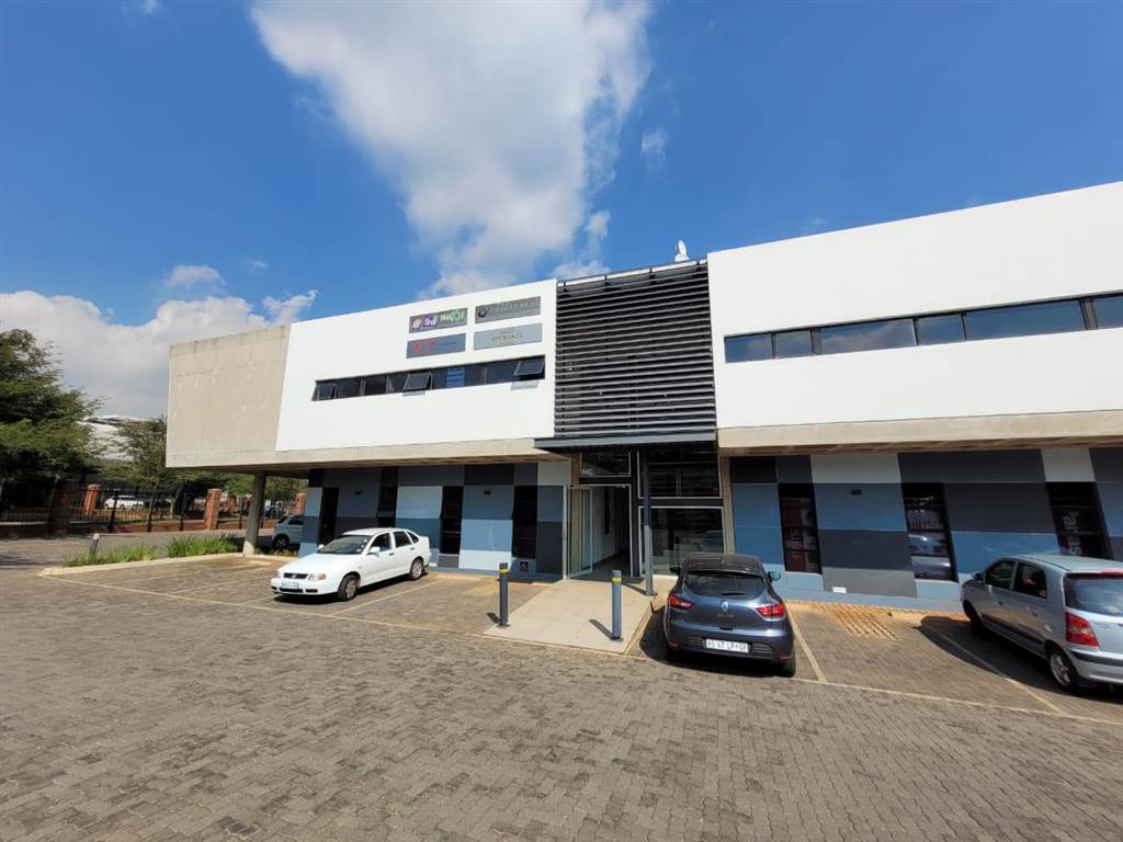 168  m² Commercial space in Glen Marais photo number 1