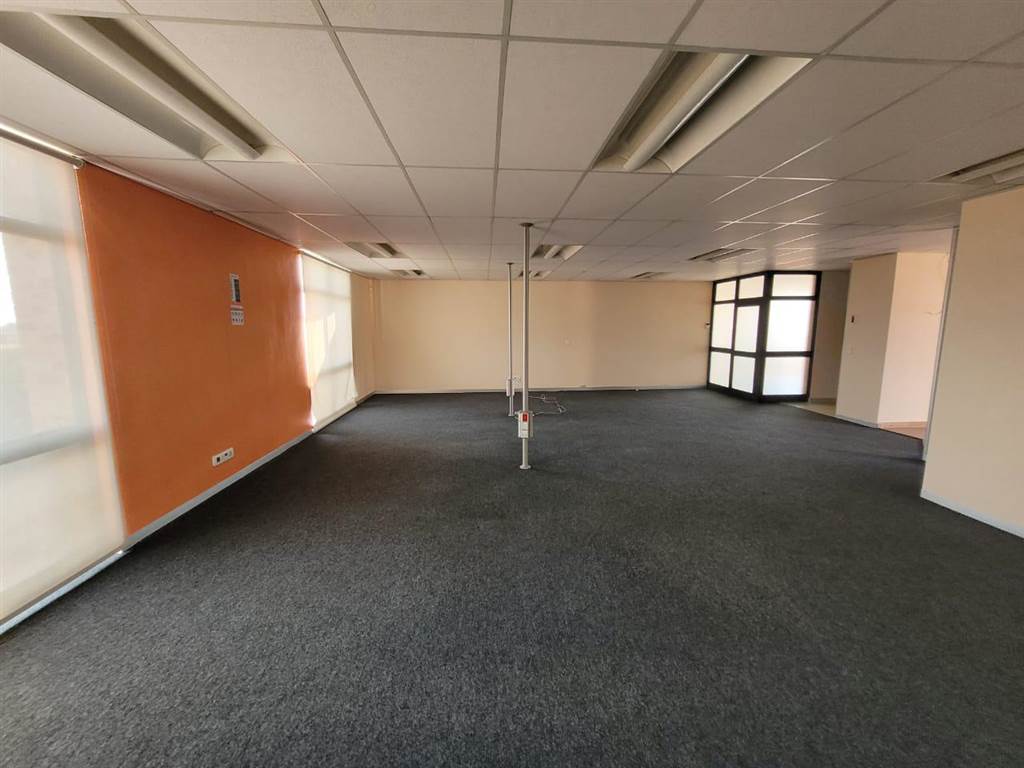 168  m² Commercial space in Glen Marais photo number 14