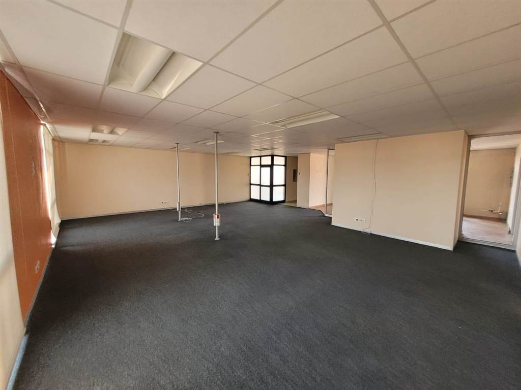 168  m² Commercial space in Glen Marais photo number 13