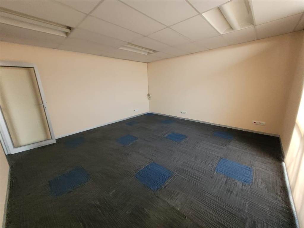 168  m² Commercial space in Glen Marais photo number 20