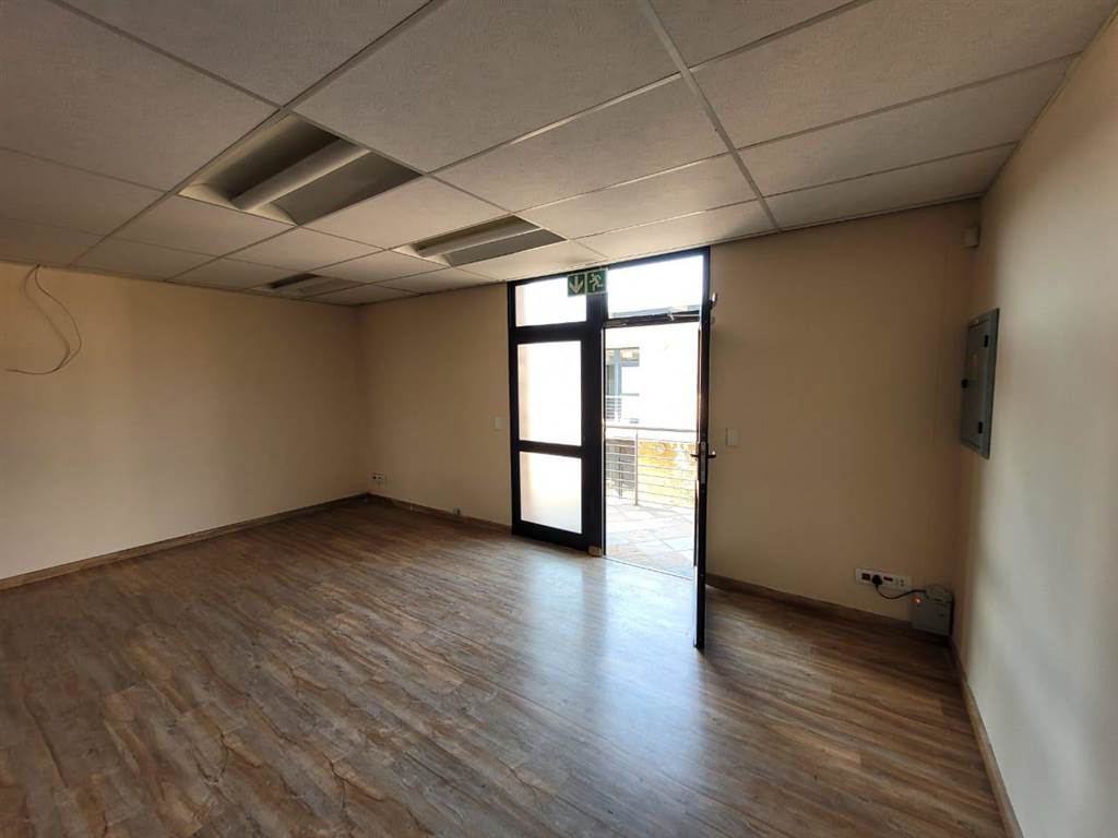 168  m² Commercial space in Glen Marais photo number 5