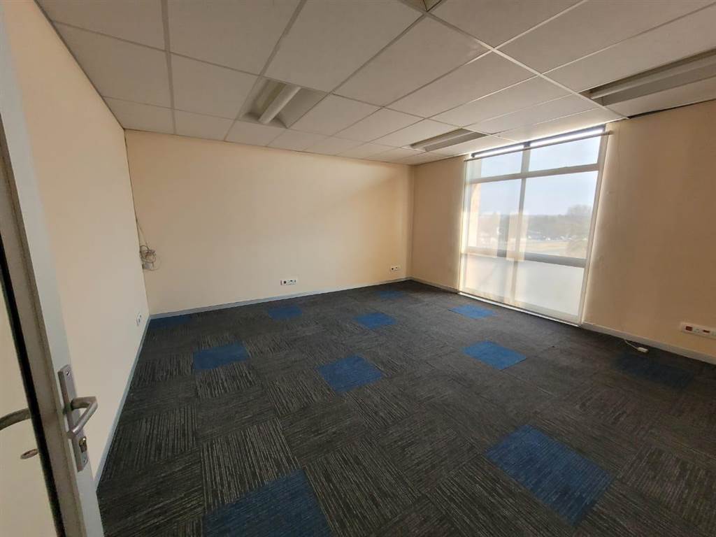 168  m² Commercial space in Glen Marais photo number 22