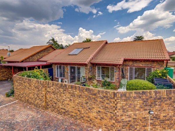 3 Bedroom Townhouse 3 Bedroom Townhouse