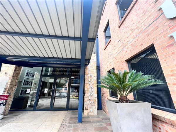 363  m² Commercial space in Constantia Kloof