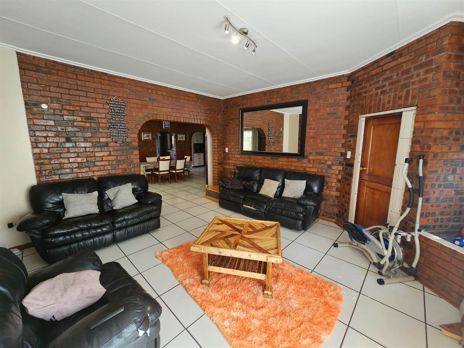 3 Bed House in Panorama photo number 5