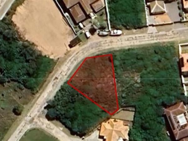 612 m² Land