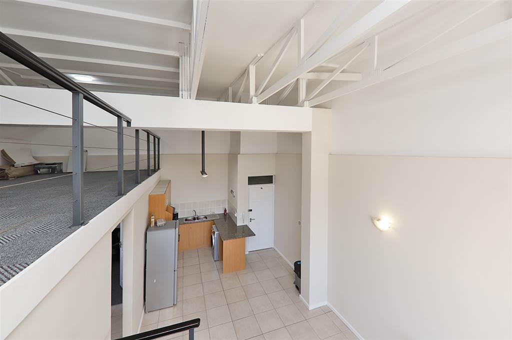 2 Bed Apartment in Wynberg photo number 7