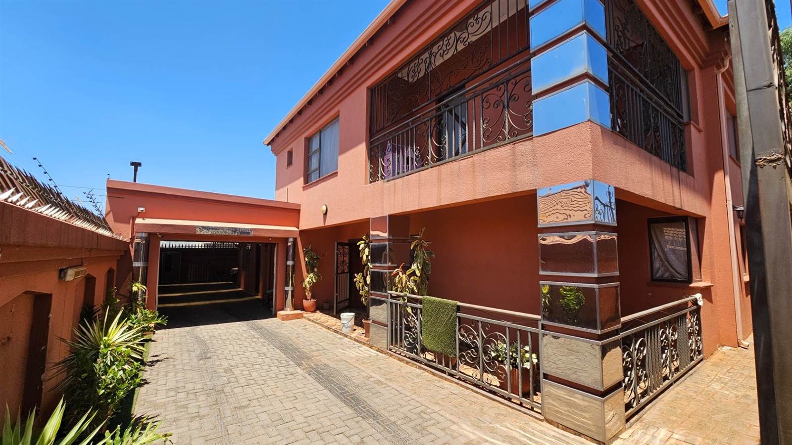 5 Bed House in Lenasia photo number 4