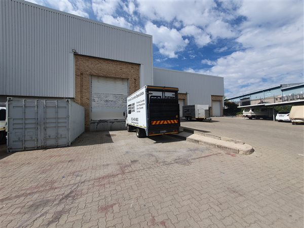 2 805  m² Industrial space