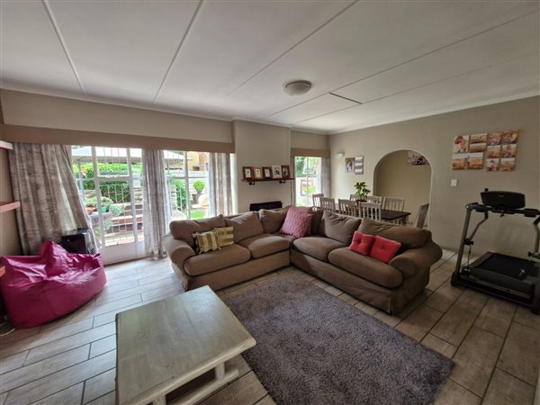 4 Bedroom House 4 Bedroom House