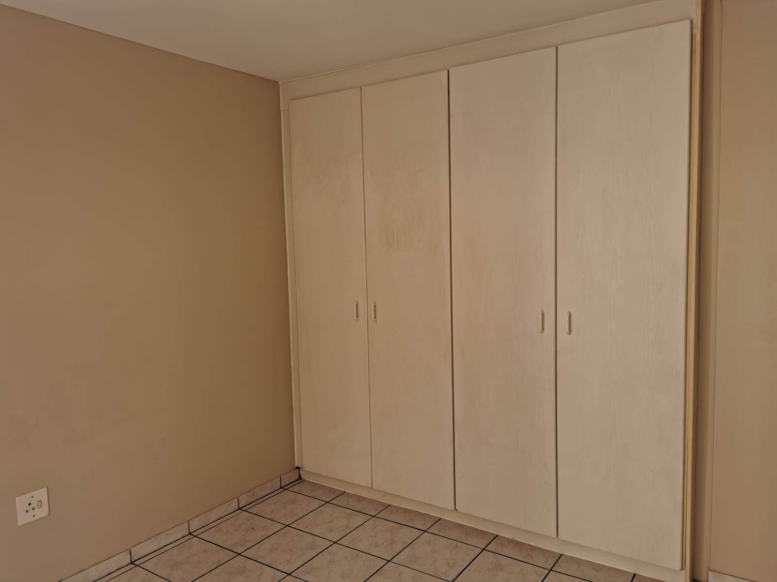 2 Bed Apartment in Randburg Central photo number 8