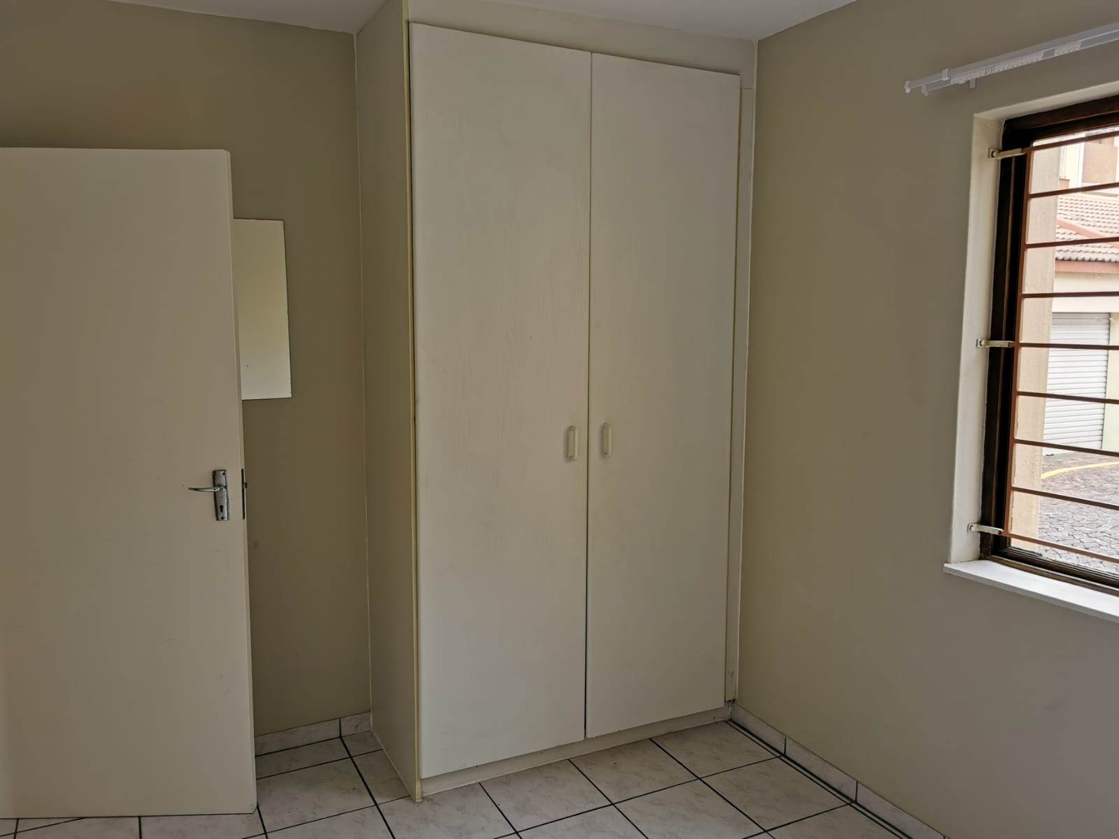 2 Bed Apartment in Randburg Central photo number 7