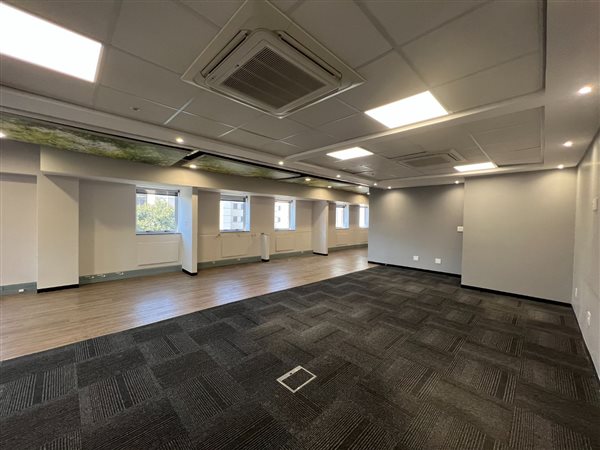 312  m² Commercial space