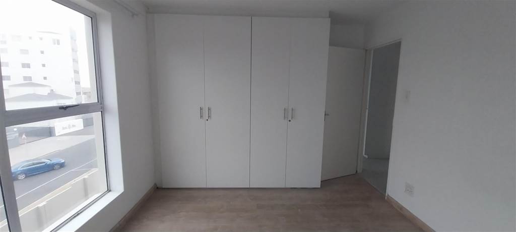 2 Bed Apartment in Tableview photo number 9