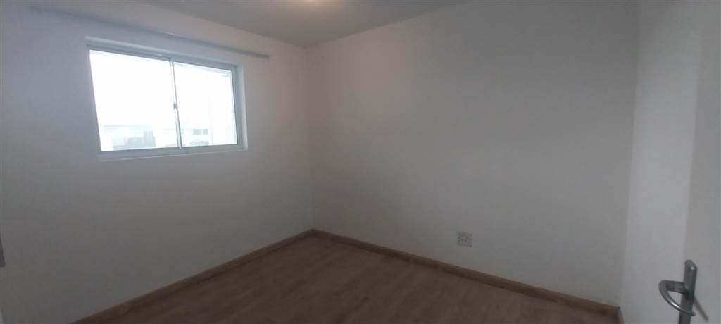 2 Bed Apartment in Tableview photo number 10