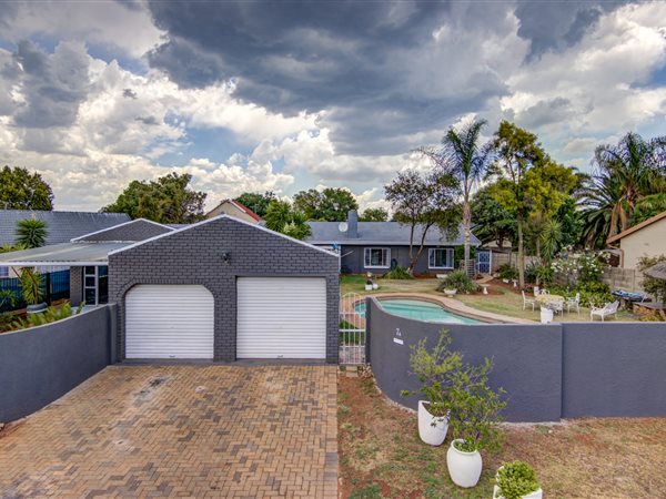 4 Bedroom House 4 Bedroom House