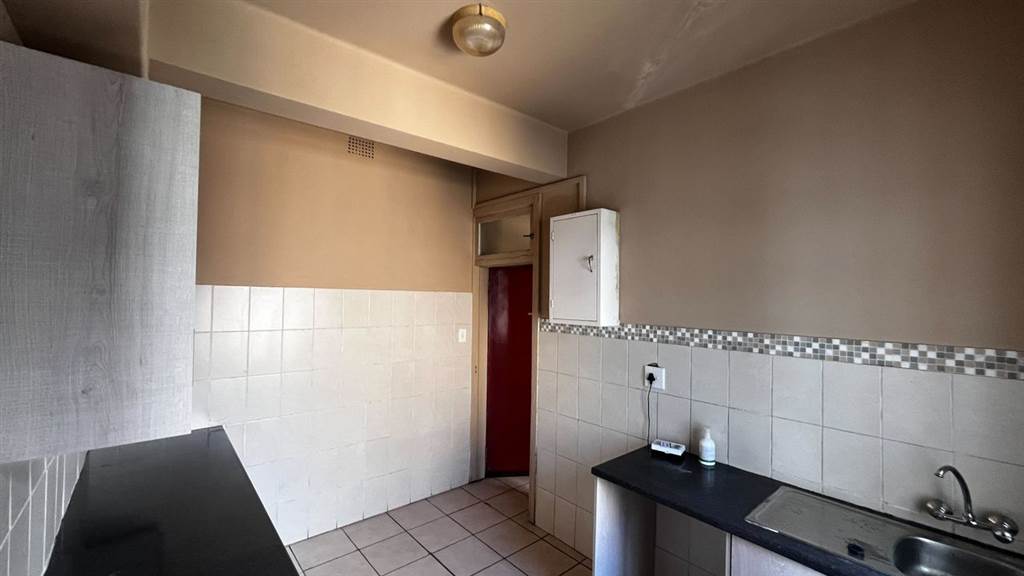 2 Bed Apartment in Johannesburg Central photo number 10