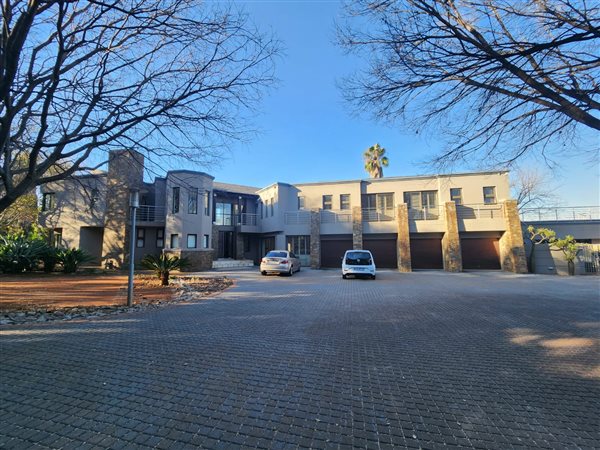 5 Bedroom House 5 Bedroom House