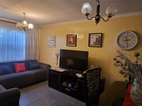 3 Bed House in Westbury