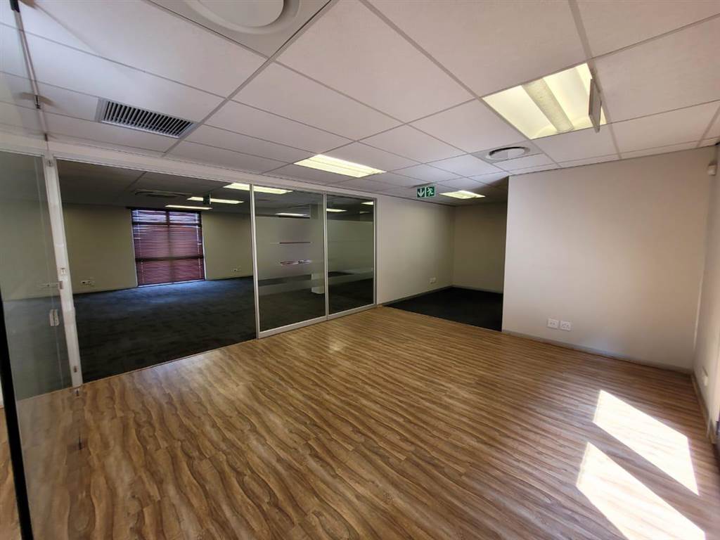 356  m² Commercial space in Glen Marais photo number 5