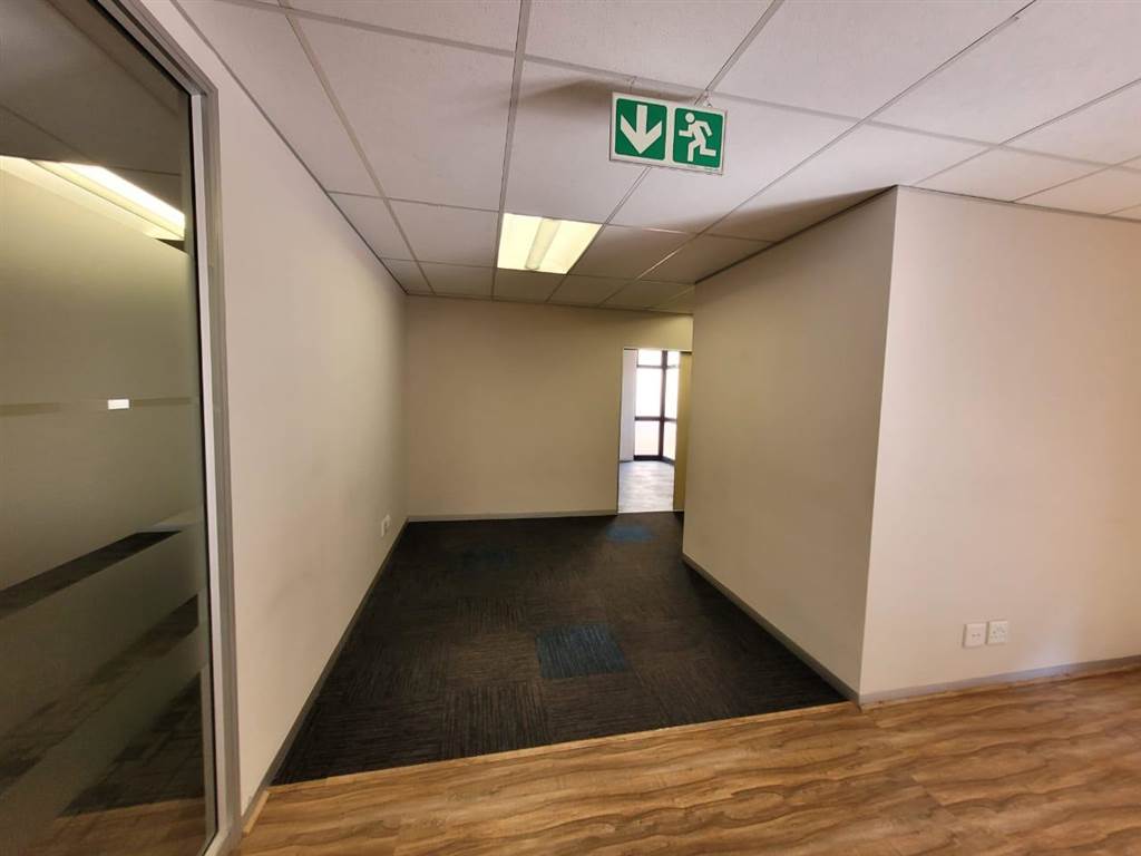 356  m² Commercial space in Glen Marais photo number 8