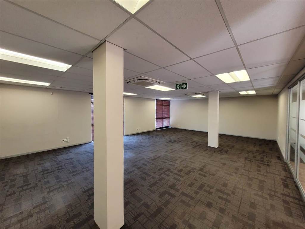 356  m² Commercial space in Glen Marais photo number 20