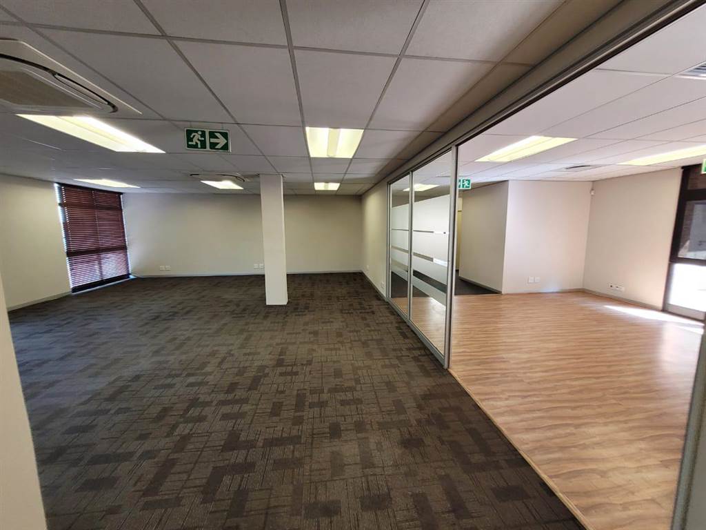 356  m² Commercial space in Glen Marais photo number 7