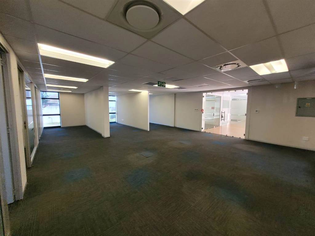 356  m² Commercial space in Glen Marais photo number 12