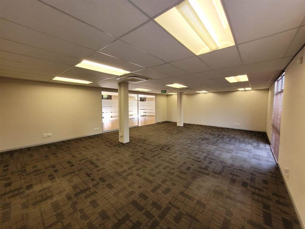 356  m² Commercial space in Glen Marais photo number 16
