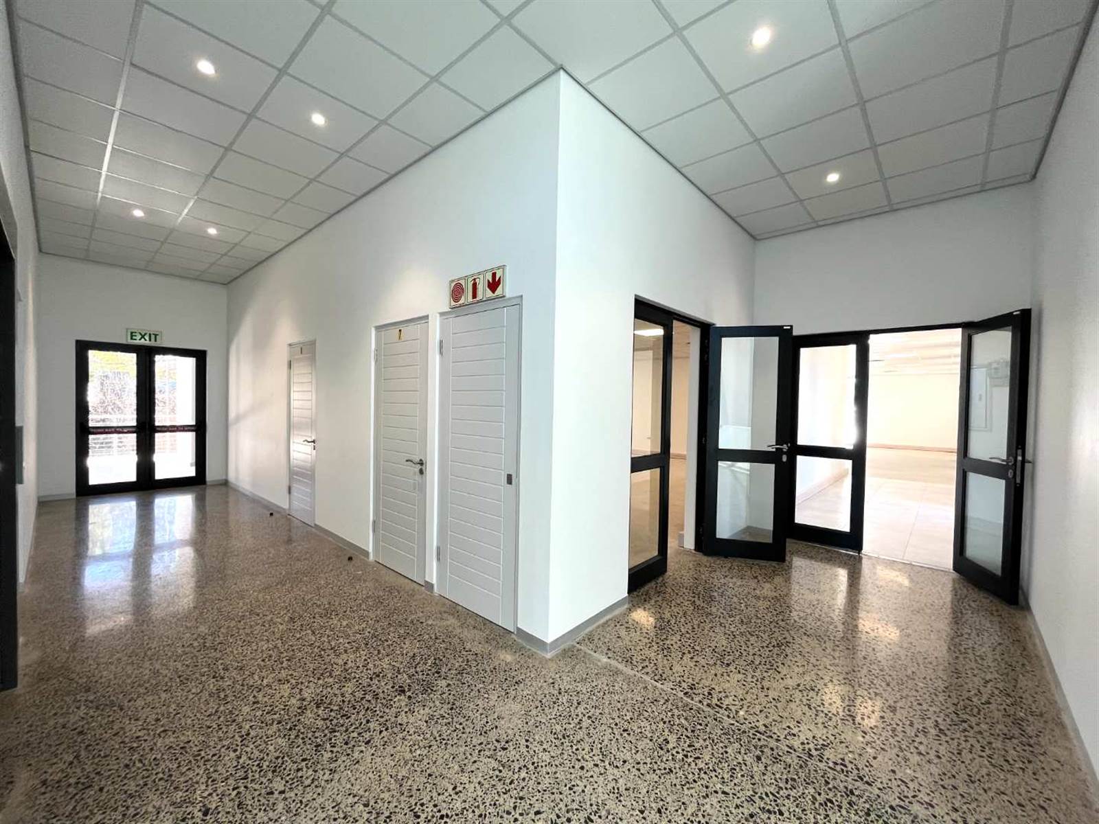 142  m² Office Space in Durbanville photo number 9