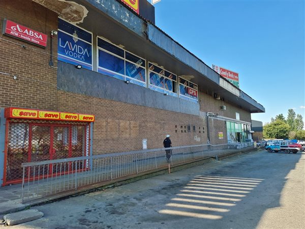 300 m² Retail Space 300 m² Retail Space