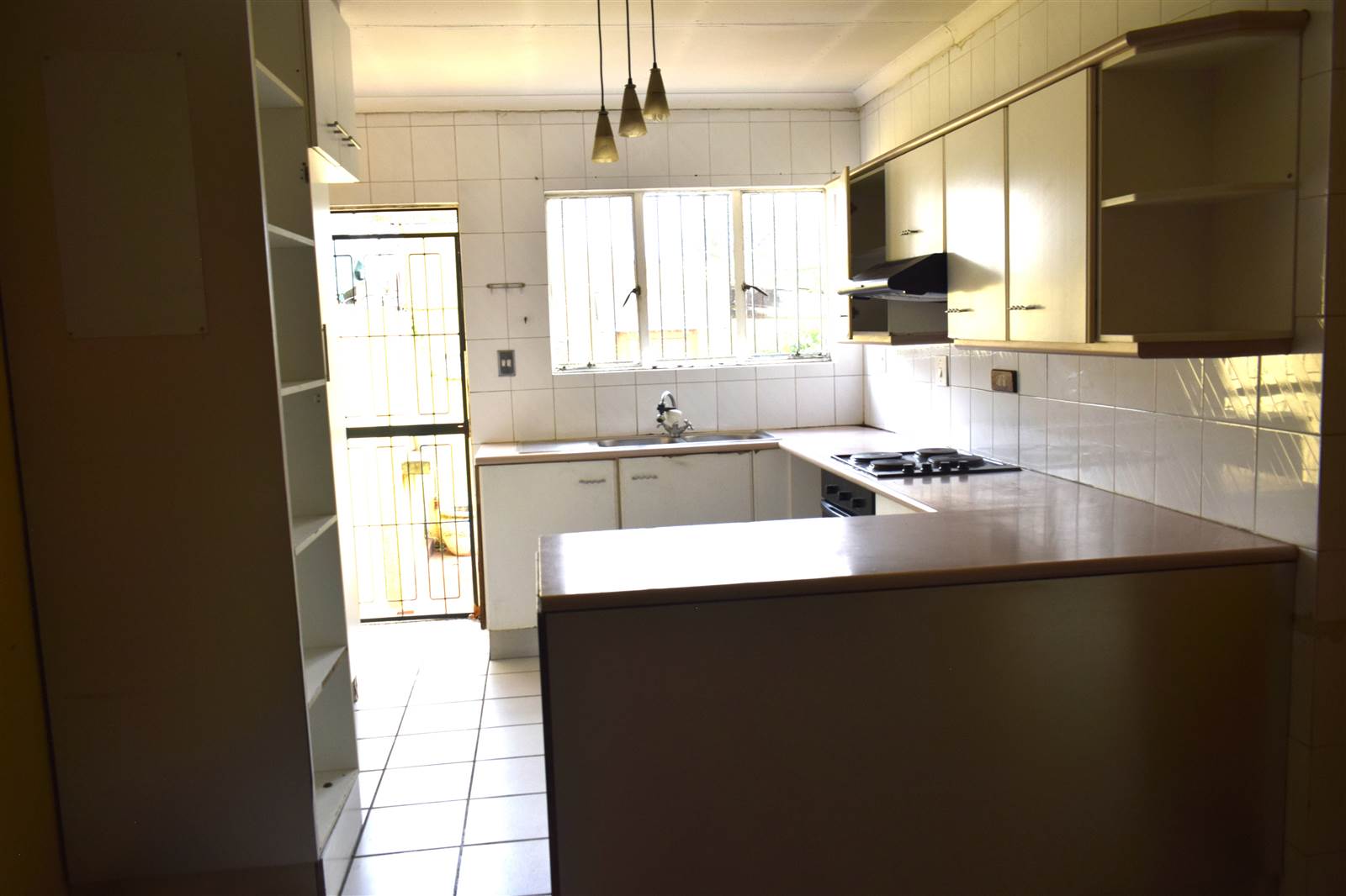 2 Bed House in Bezuidenhout Valley photo number 2