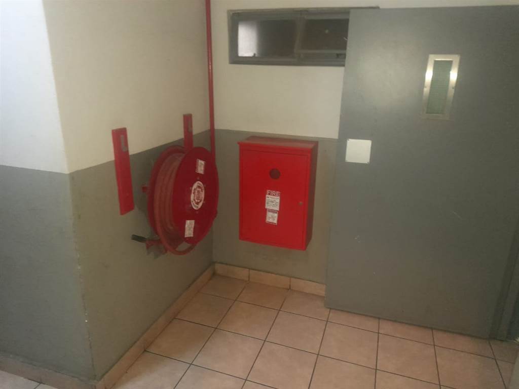 81 Bed Flat in Hillbrow photo number 11