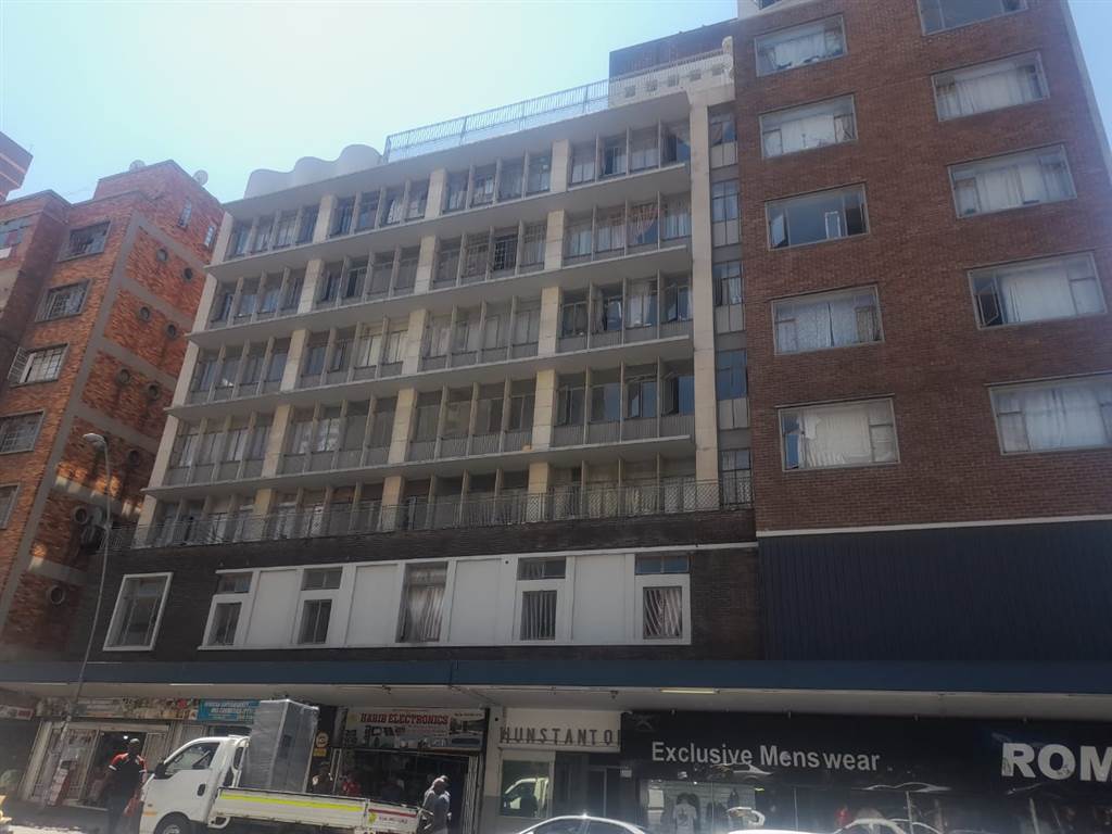 81 Bed Flat in Hillbrow photo number 2