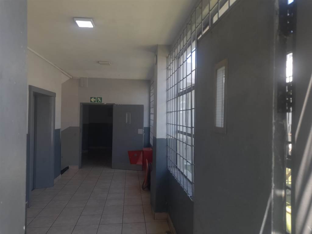 81 Bed Flat in Hillbrow photo number 14