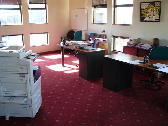 180  m² Office Space in Silver Lakes photo number 18