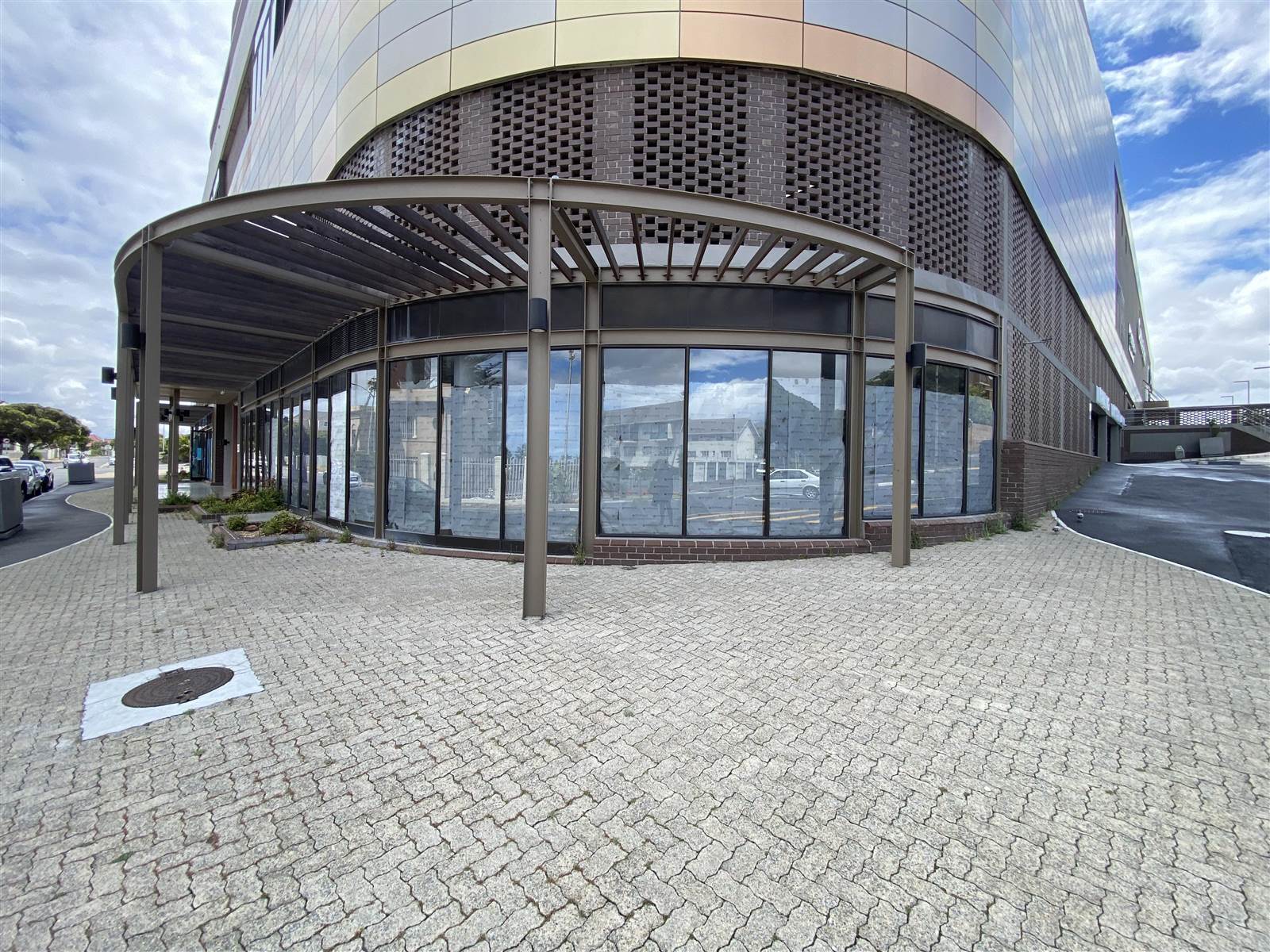 133  m² Commercial space in Milnerton Central photo number 1